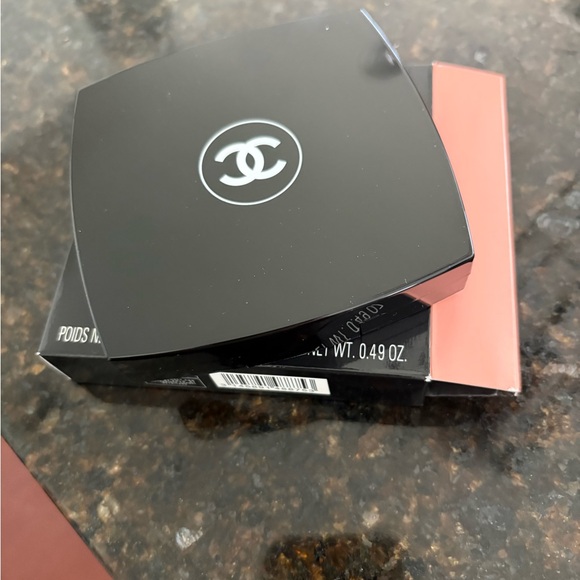 Chanel Black Compact - Picture 1 of 3